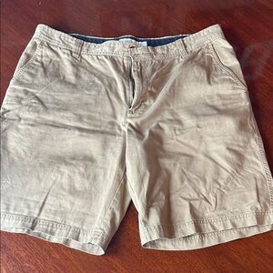 Izod Men's Khaki Flat Front Shorts size 40 waist